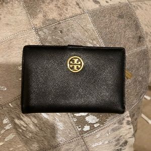 Small Tory Burch black wallet